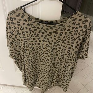 Women’s t-shirt. Green cheetah print, size XL.